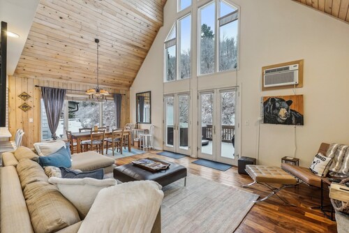 Townhome at Top of Main Street, Best Location in Old Town!