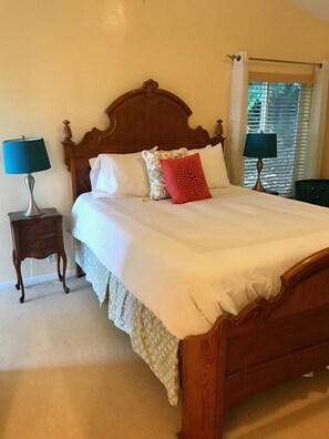 3 bedrooms, desk, iron/ironing board, travel cot