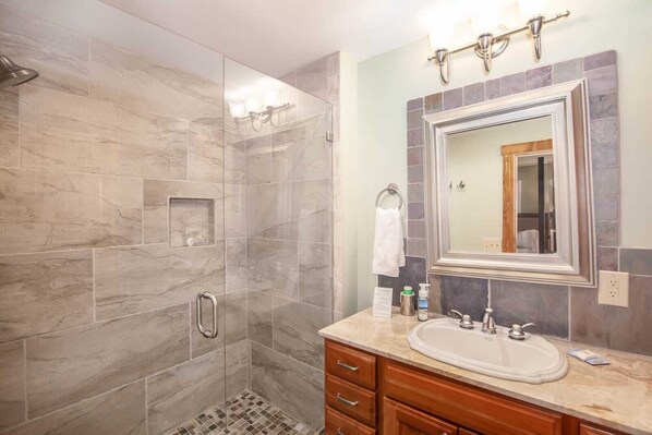 Douche, serviettes fournies