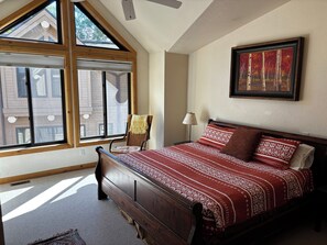 3 Schlafzimmer, Schreibtisch, Bügeleisen/Bügelbrett, kostenloses WLAN