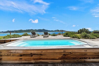 Oceanfront amazing 2 BR Villa - 2 min from the beach