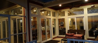 Gulf Front- Community Pool, Private Boardwalk, Elevator, Decks Galore, Pets OK