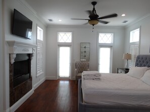 6 bedrooms, free WiFi, bed sheets - GULF FRONT - Private Pool, Boardwalk, & Elevator, Decks Galore, Pets Welcome (Port St. Joe)