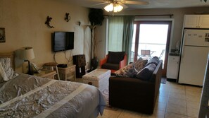 Silitysrauta/-lauta, Wi-Fi, vuodevaatteet