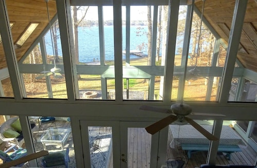 Airy A-Frame@ Lake Oconee! Dock! Grill! Firepit! Hot-tub! Canoe! PetsOK!