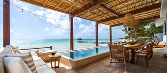 LUXURY BEACHFRONT VILLA  Includes 3 Pools, Wifi, Best Snorkeling & Kayaking Bay