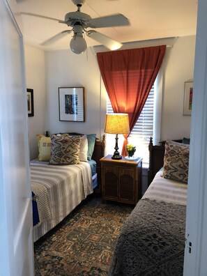 3 dormitoris, escriptori, planxa i posts de planxar i wifi gratuïta 