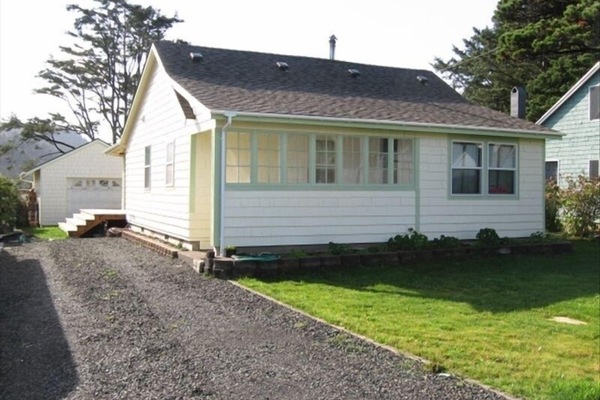 Welcome to Stone's Throw Bungalow!
