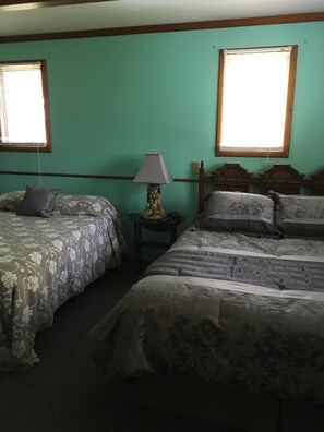 2 bedrooms, iron/ironing board, WiFi, bed sheets - COZY 2 BEDROOM 1 BATH HOME DOWNTOWN GRAND MARAIS (Grand Marais)