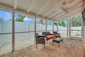 Terrace/patio - Newly Renovated🌴Coral Reef Villa - Steps away from beach/ private heated pool🌞 (Fort Myers Beach)