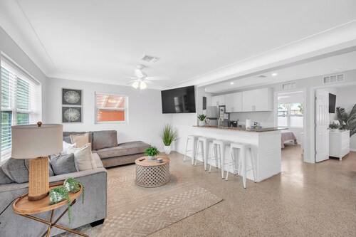 Coral Reef Villa - Nur wenige Schritte vom Strand / privatem beheizten Pool entfernt