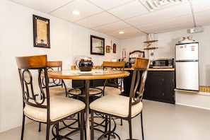 Dining - Dollywood Delight: Your Smoky Mountain Home Base! (Sevierville)