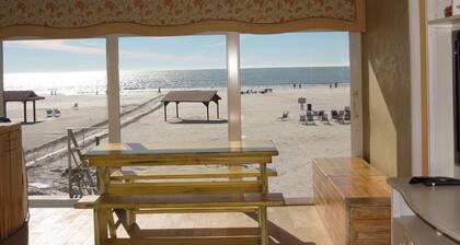 Siesta Key, beach front condo on America's #1 Beach! 2 BR, 2 Bath, Sleeps 6