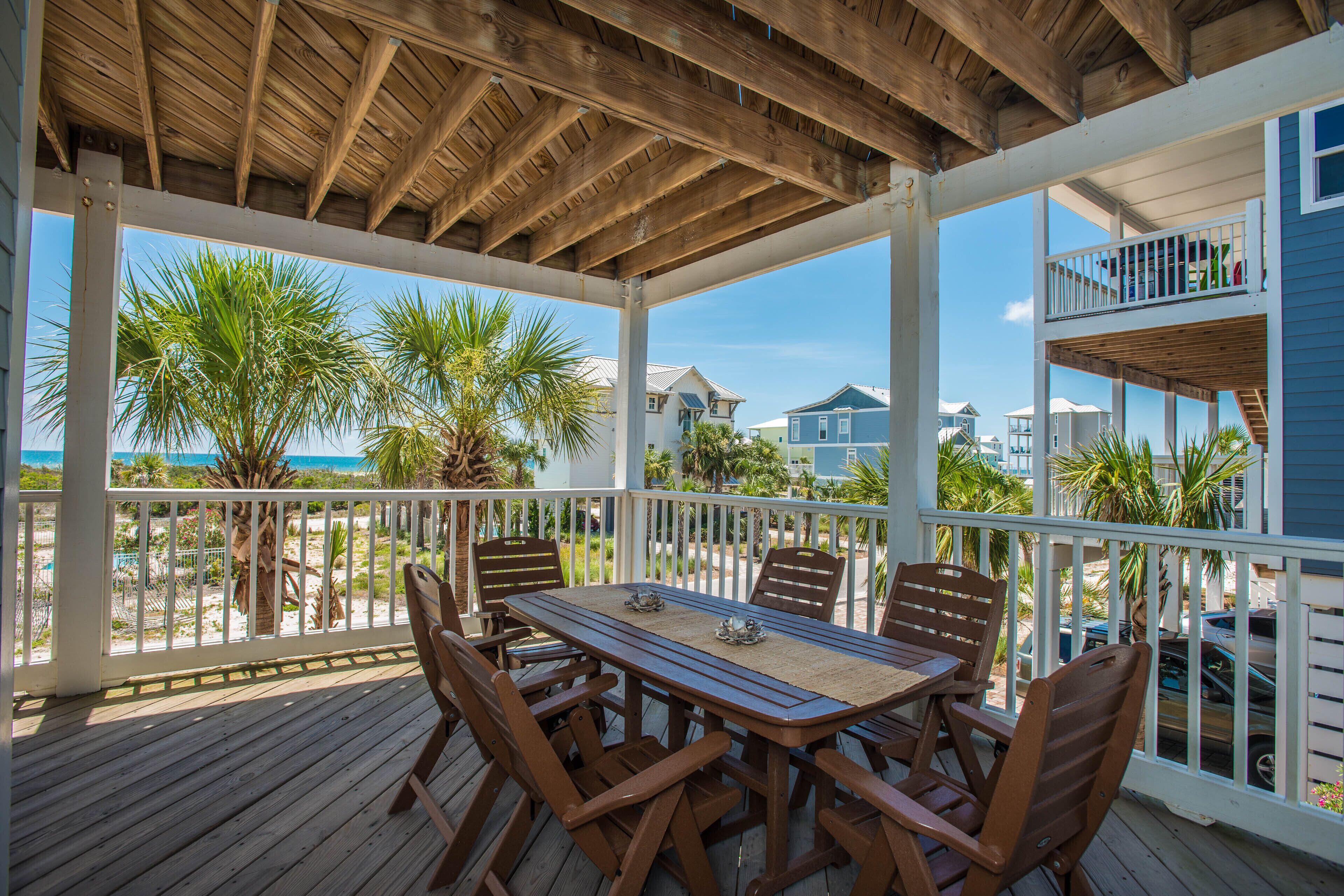 屋外ダイニングエリア