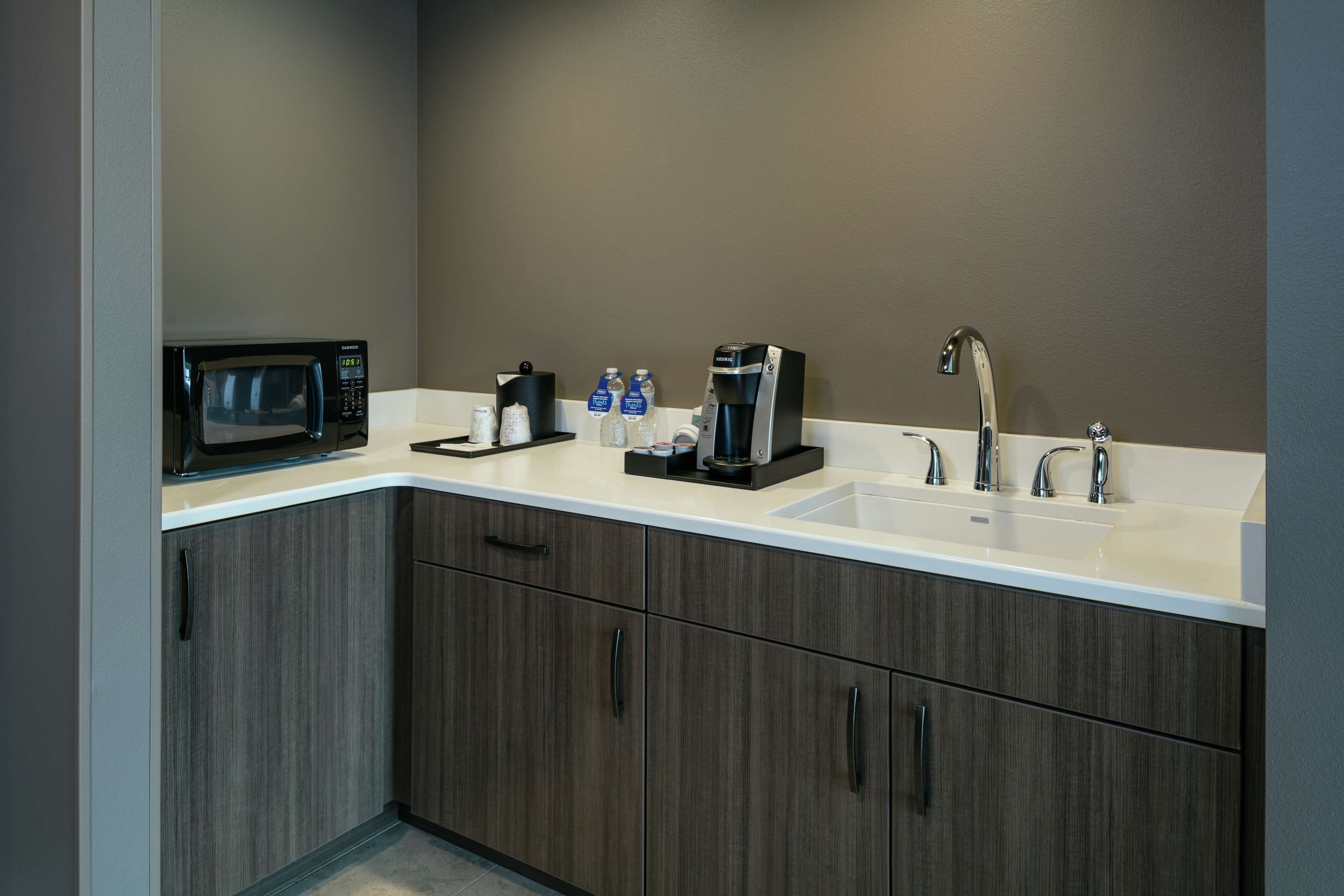 1 bedroom, premium bedding, pillow-top beds, desk