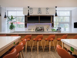 Breakfast and dinner served, American cuisine