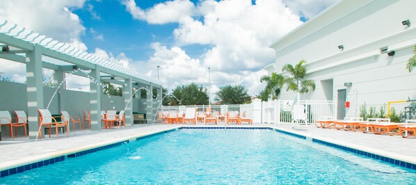 Outdoor pool, free pool cabanas, pool umbrellas