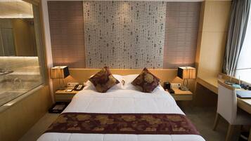 Superior Double Room, Non Smoking | Minibar, in-room safe, desk, blackout drapes