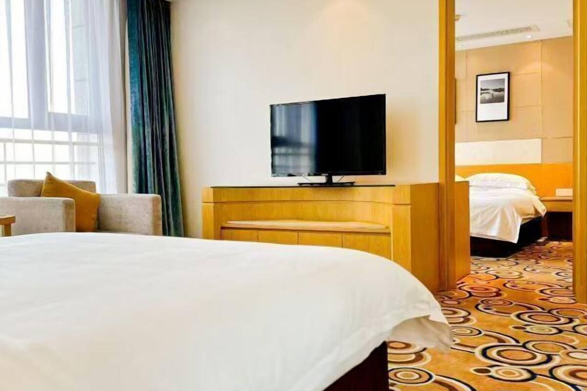 Minibar, in-room safe, desk, blackout curtains