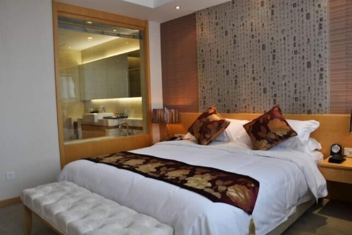 Minibar, in-room safe, desk, blackout curtains