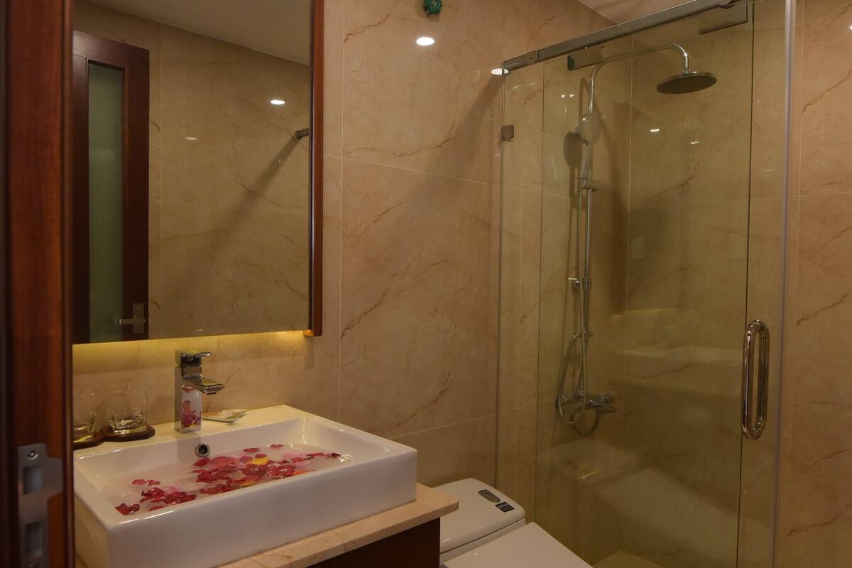deluxe double room | bathroom | shower, designer toiletries, hair dryer, bathrobes
