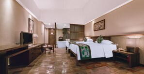 Comfort Twin Room, Hill View | Minibar, in-room safe, desk, blackout drapes - Pattra Resort Hotel (Guangzhou)
