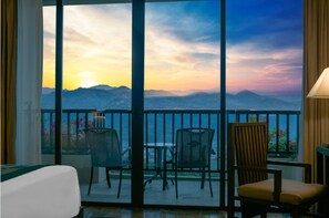 Comfort Twin Room, Hill View | Terrace/patio