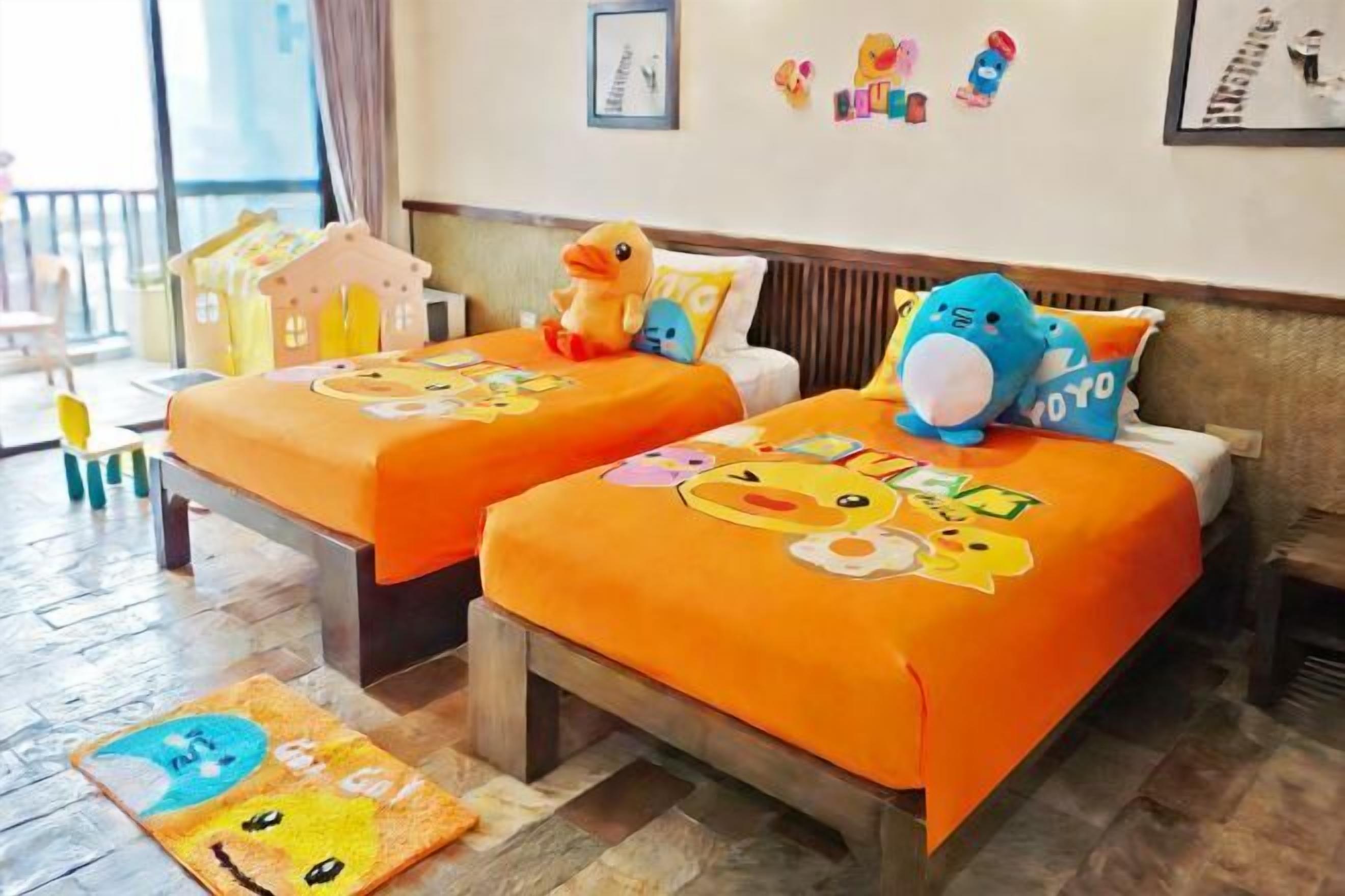 Minibar, Zimmersafe, Schreibtisch, Verdunkelungsvorhänge