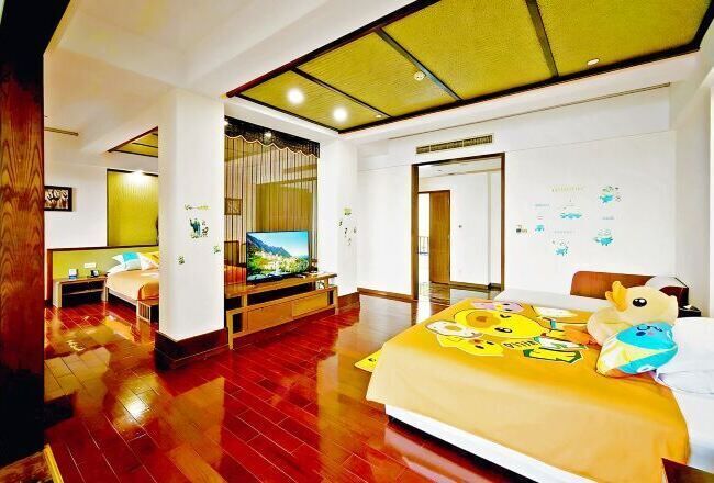 Minibar, Zimmersafe, Schreibtisch, Verdunkelungsvorhänge