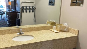 Bathroom - Magnuson Hotel Marietta (Marietta)