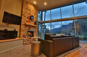 Luxury Chalet, 1 King Bed, Mountain View | Living area