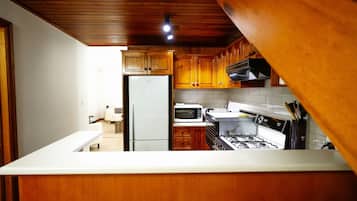 Townhome, 2 Bedrooms | Private kitchen