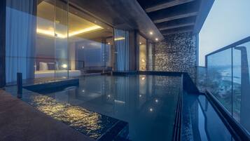 Executive-Suite (with Free airport Pick-up or Drop-off) | Hochwertige Bettwaren, Minibar, Zimmersafe, individuell dekoriert