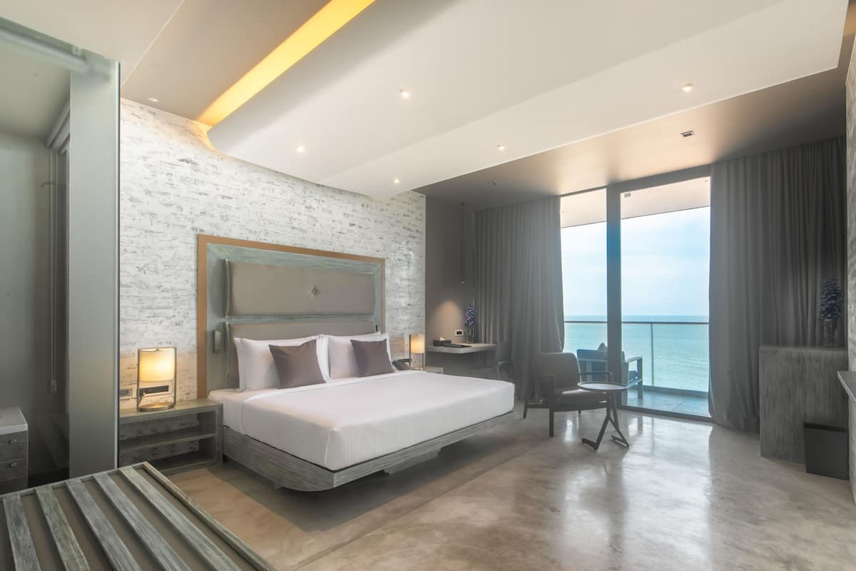 Ropa de cama de alta calidad y minibar 
