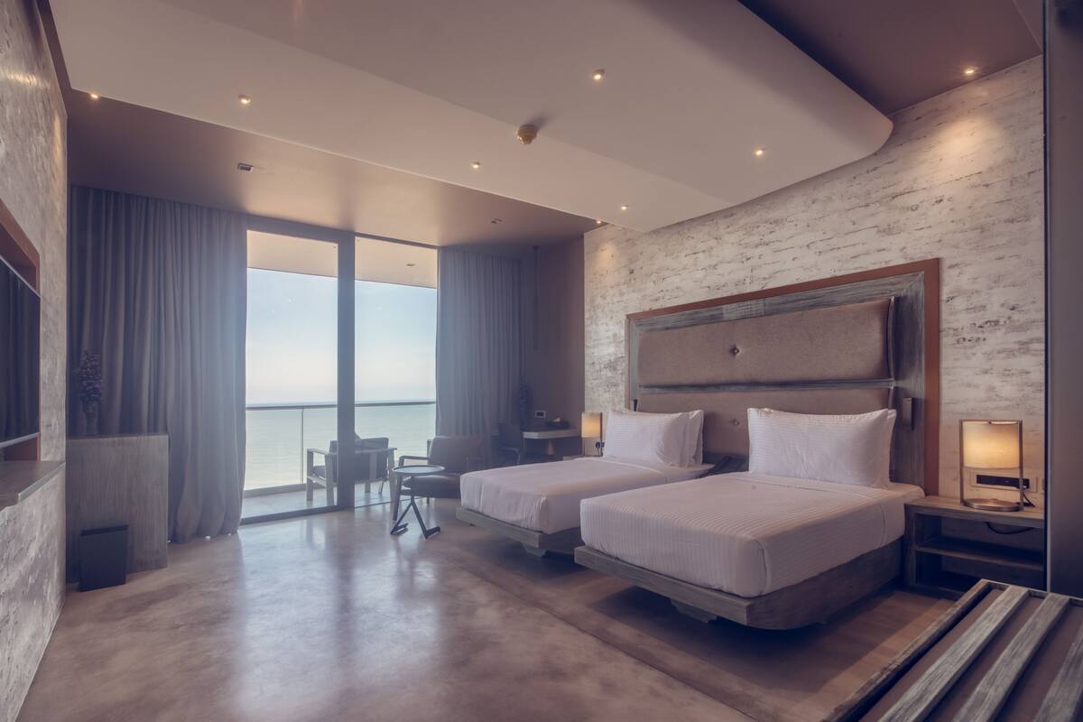 Ropa de cama de alta calidad y minibar 