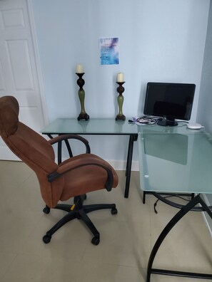 Economy Townhome, Multiple Beds, Non Smoking | 2 bedrooms, individually decorated, individually furnished, desk