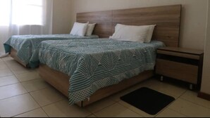 غرفة مزدوجة عادية | 4 عدّة غرف نوم ومكتب وستائر تعتيم وأسرّة قابلة للطي