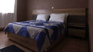 غرفة مزدوجة عادية | 4 عدّة غرف نوم ومكتب وستائر تعتيم وأسرّة قابلة للطي