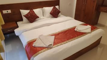 Comfort Apartment, 1 Bedroom | Egyptian cotton sheets, premium bedding, in-room safe