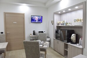 包含每日自助早餐