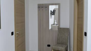 Superior-Doppel- oder -Zweibettzimmer, Mehrere Betten, Nichtraucher, Stadtblick | Minibar, Zimmersafe, individuell dekoriert, individuell eingerichtet