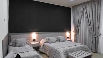 Superior-Doppel- oder -Zweibettzimmer, Mehrere Betten, Nichtraucher, Stadtblick | Minibar, Zimmersafe, individuell dekoriert, individuell eingerichtet