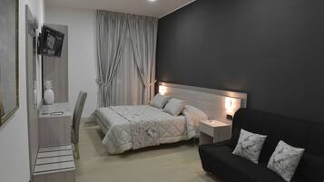 Junior Suite, 1 Double Bed with Sofa bed, Non Smoking | 1 bedroom, minibar, in-room safe, individually decorated