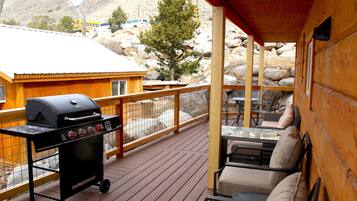 Cabin #7: 2 Bedrooms & 2 full bathrooms | Terrace/patio