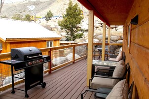 Cabin #7: 2 Bedrooms & 2 full bathrooms | Terrace/patio