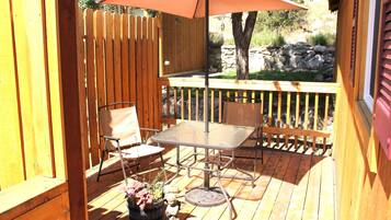 Standard Cabin #5 | Terrace/patio