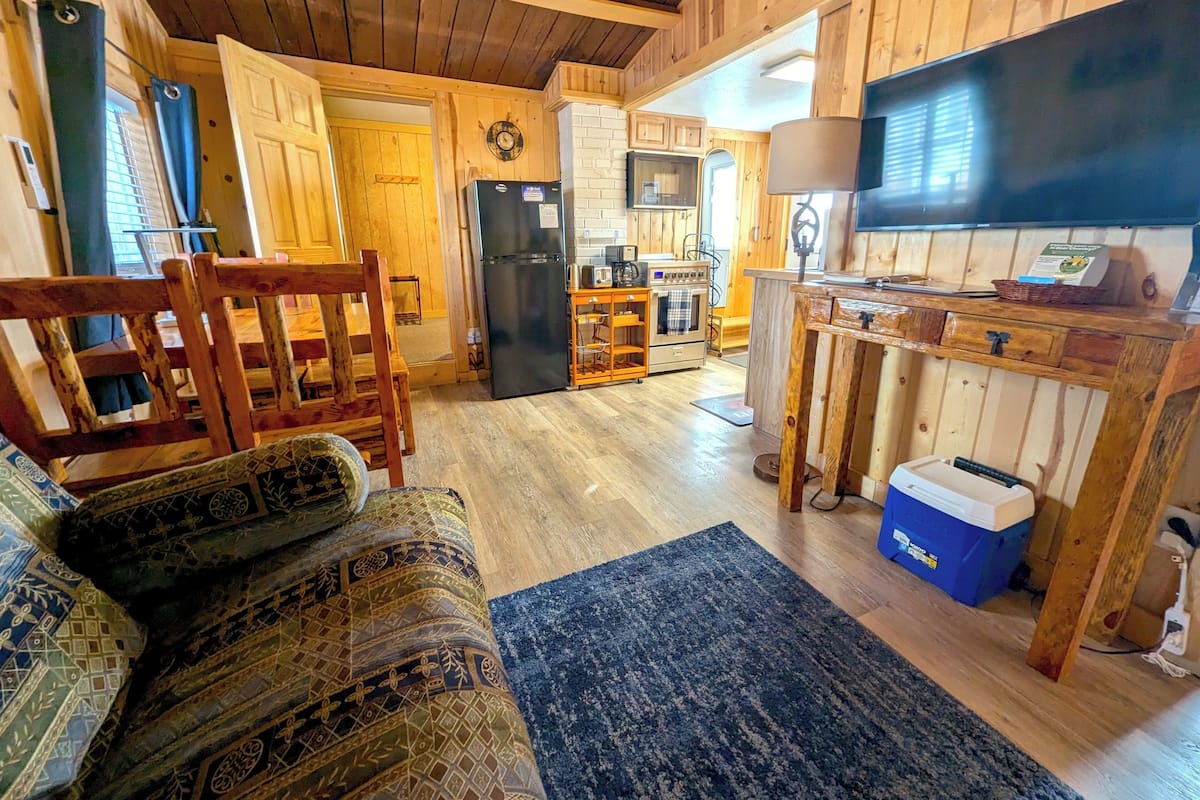 Standard Cabin #1 | Individually furnished, free WiFi, bed sheets
