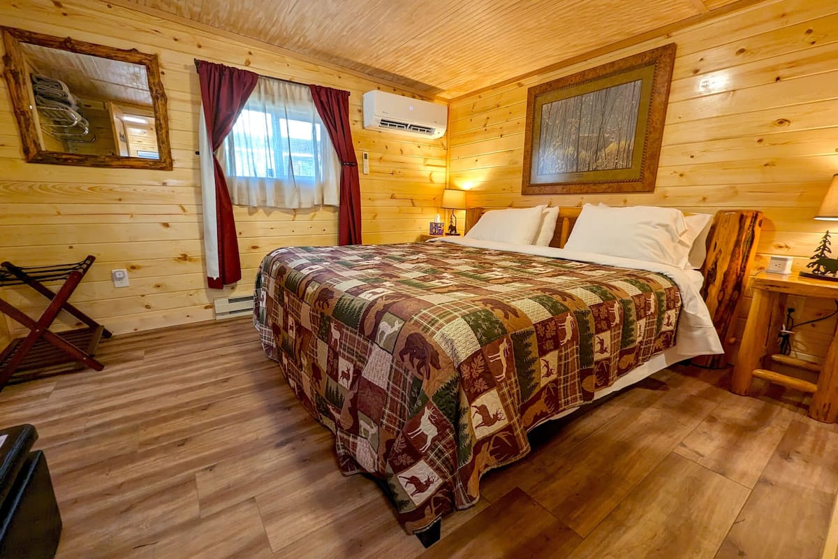 Comfort Cabin #6 | Individually furnished, free WiFi, bed sheets