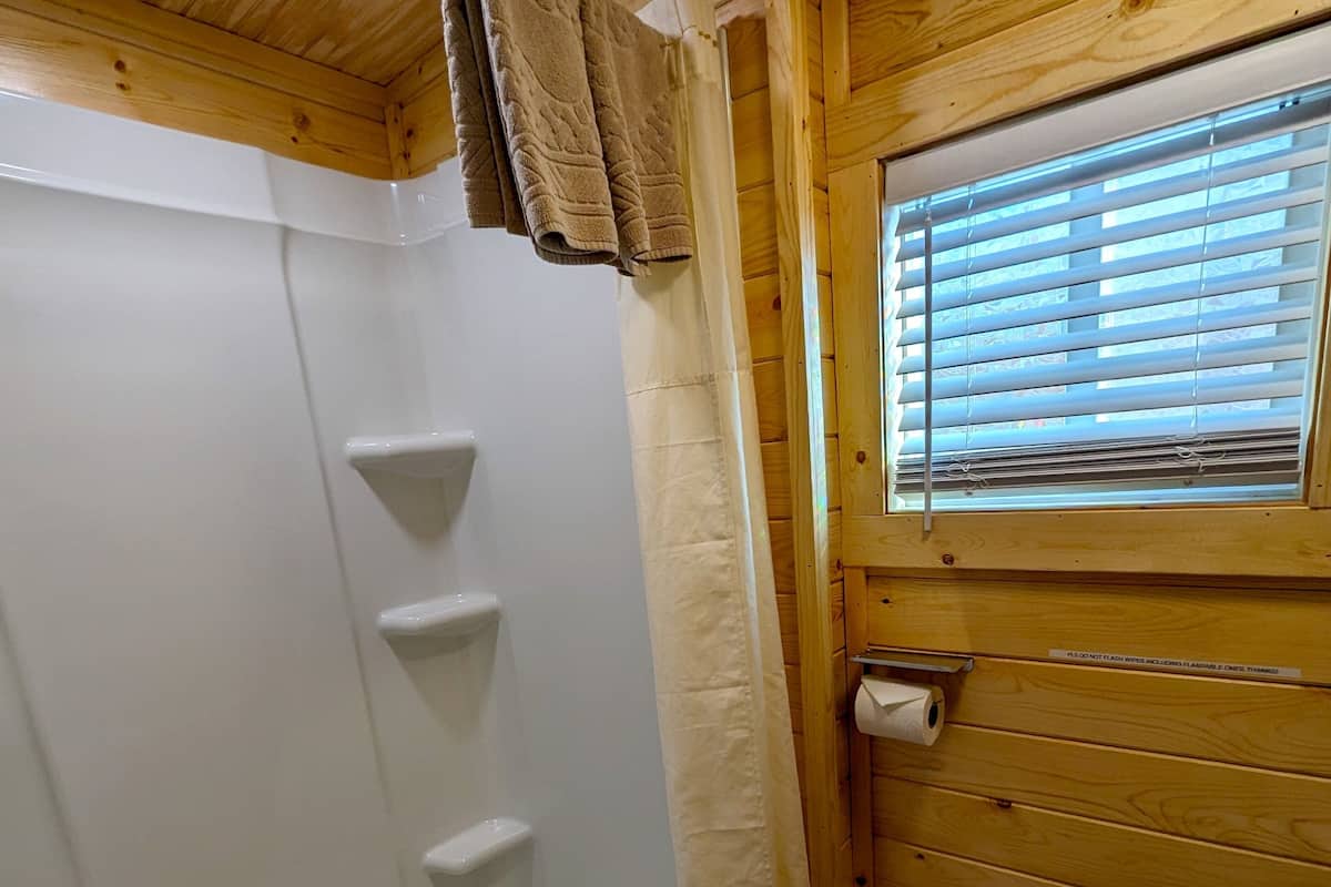 Comfort Cabin #6 | Bathroom | Shower, hair dryer, towels, soap