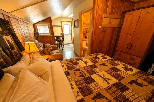 Standard Cabin #5 | Muebles diferentes, wifi gratis y ropa de cama